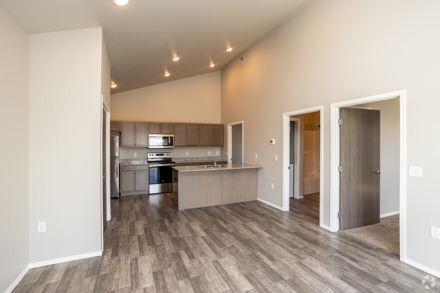 2BR, 2BA - 870SF - Dinning Room - Prairie Towers