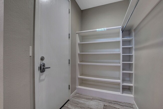 Building Photo - 6005 Andezano Dr
