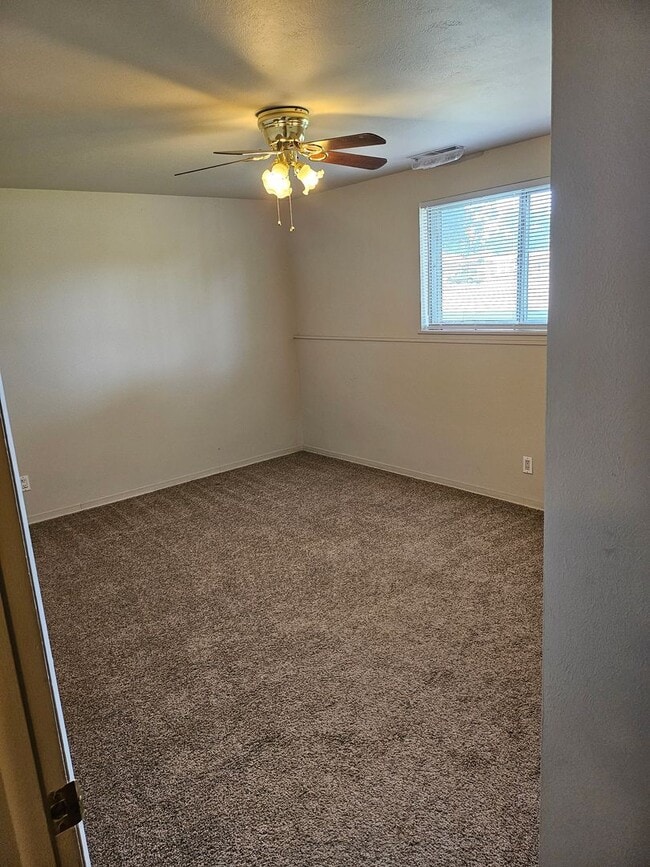 Building Photo - ALL PROSPECTIVE TENANTS MUST SUBMIT A $58 NON-REFUNDABLE APPLICATION FEE PER APPLICANT ONLINE AND...