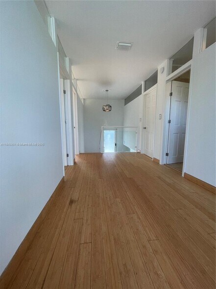 Building Photo - 2067 NE 121st Rd