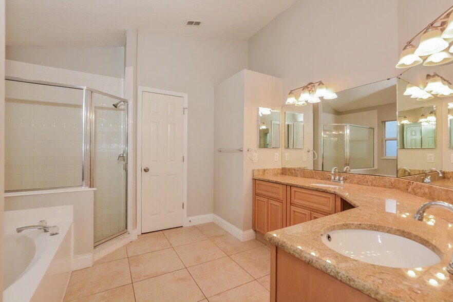 Building Photo - 2082 Petit Ct