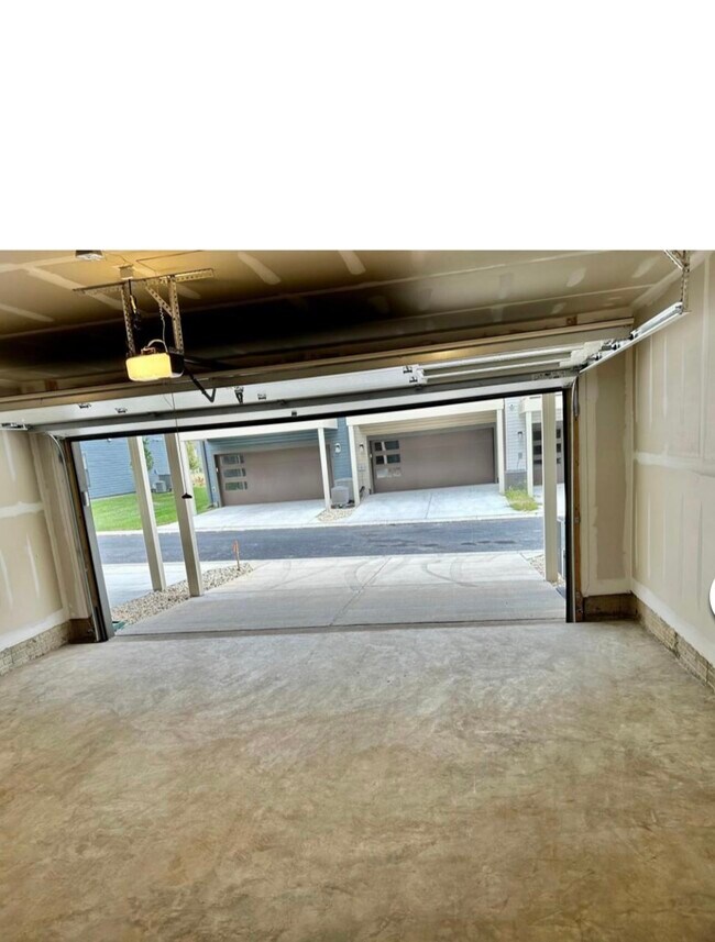 Building Photo - 822 Teacher Mitchell Rd