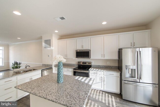Building Photo - 203 Upper Brook Terrace