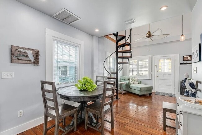 Building Photo - 76 Abbott St