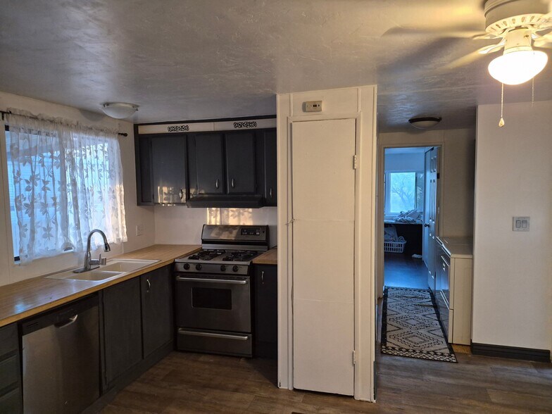 Building Photo - 5422 N Royal Palm Dr