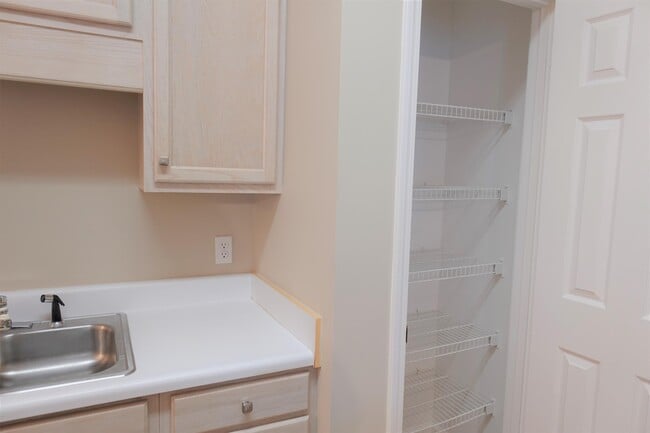 Building Photo - 205 Pelham Square Way