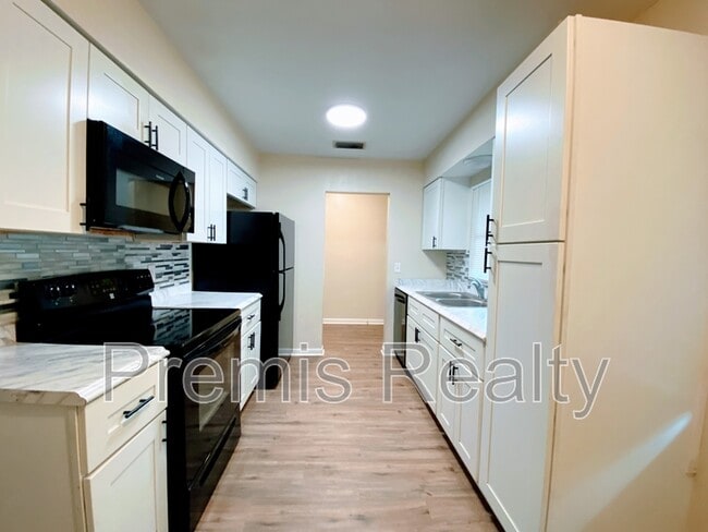 Building Photo - 1121 Mary Jane Ln