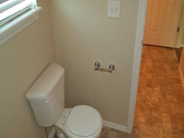 Building Photo - 1439 W Crenshaw St