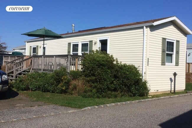 Primary Photo - 100 Deforest Rd