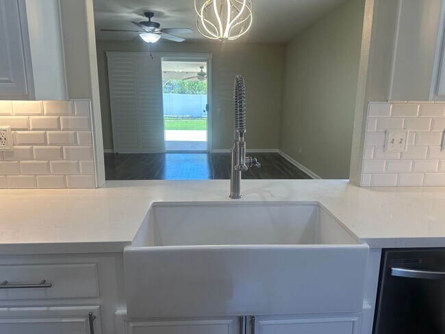Building Photo - Single Story cul-de-sac 3Beds/2Bath Home i...
