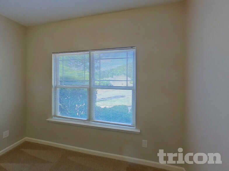 Building Photo - 4014 Sitka Dr