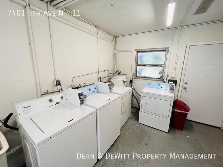 Building Photo - 1 Bed/1 Bath - Unit 17