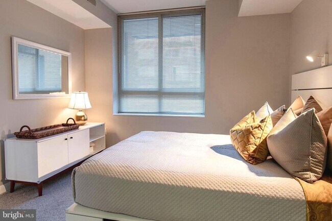 Building Photo - Bright 1BR with Parking Included, Minutes from The Wharf!