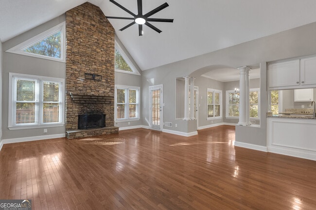 Building Photo - 135 Handshaker Ct