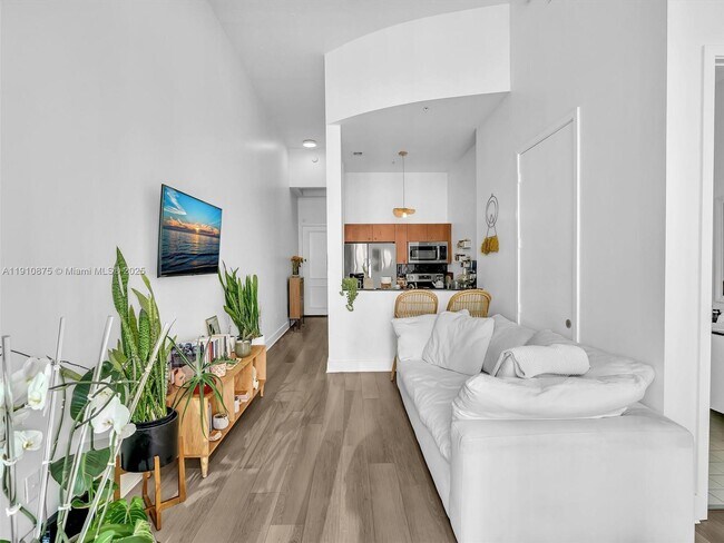 Building Photo - 2200 NE 4th Ave