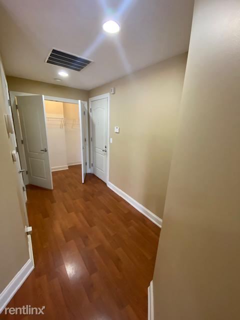 Building Photo - 2 br, 2 bath Condo - 4953 Oakton 208 Unit 208