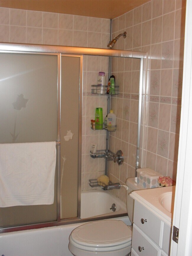 Building Photo - 7 Cypress Rd