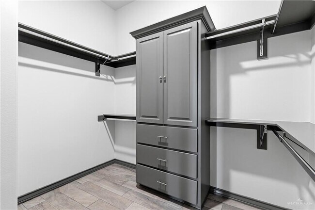 Building Photo - 19 W Red River Ave