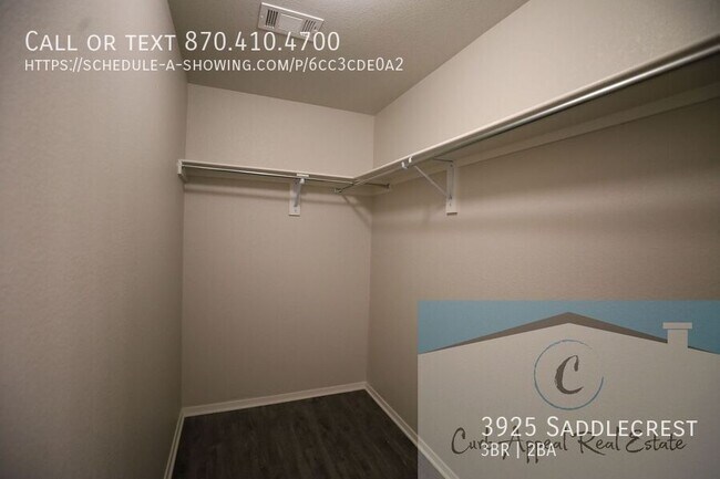 Building Photo - Move in special $700!! Beautiful 3 bed / 2...