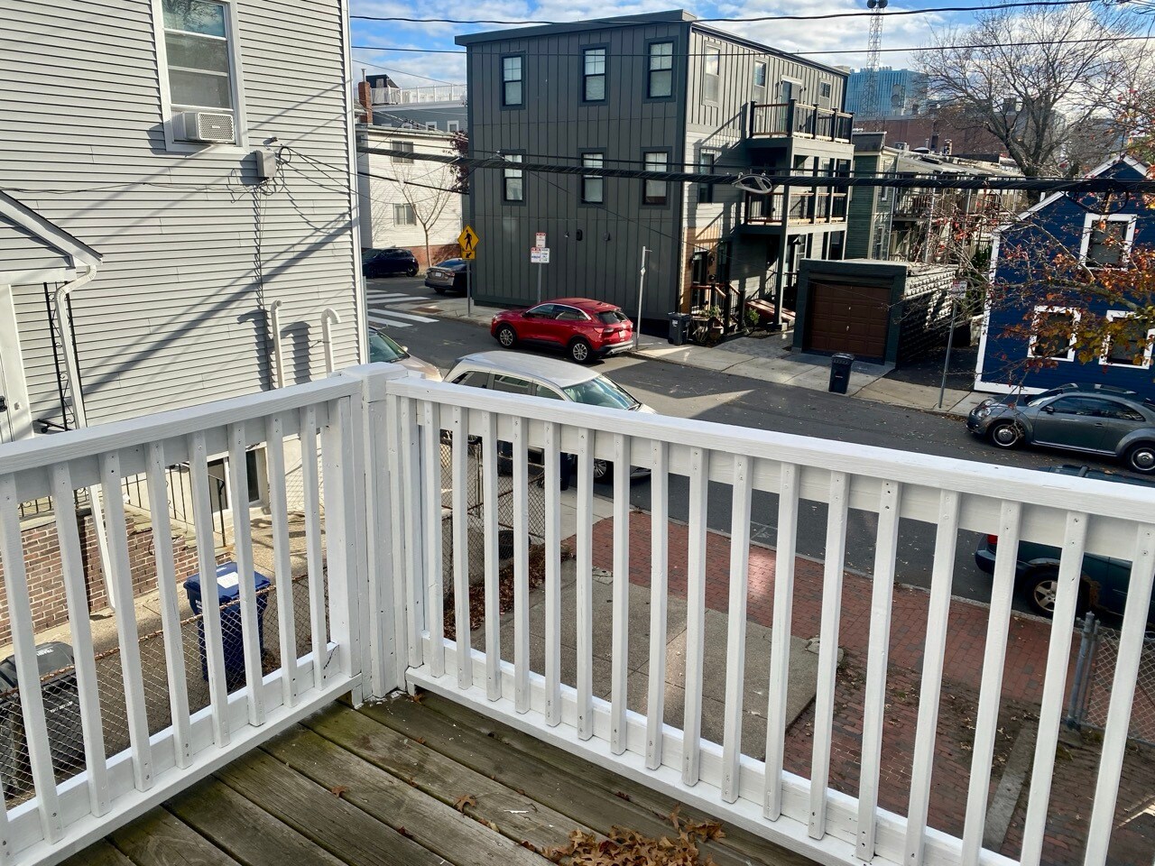 Building Photo - 123 Thorndike St