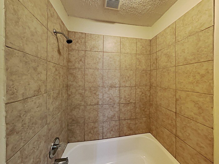 Building Photo - 942 Somercotes Ln