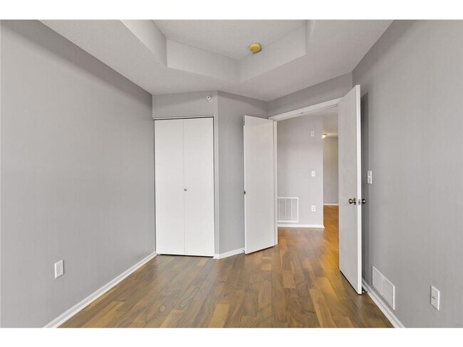 Building Photo - 560 2nd St