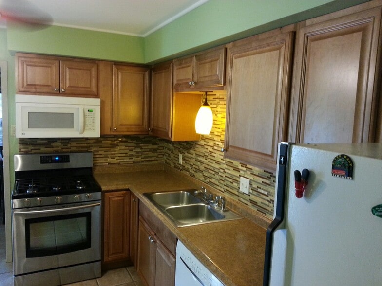 Building Photo - 361 Fox Village Ct