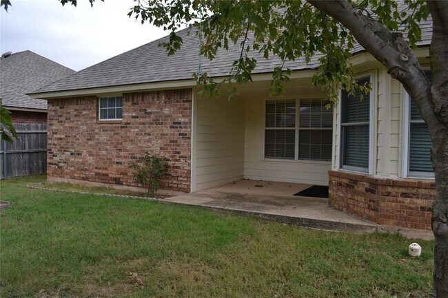 Building Photo - 204 Pinafore Dr