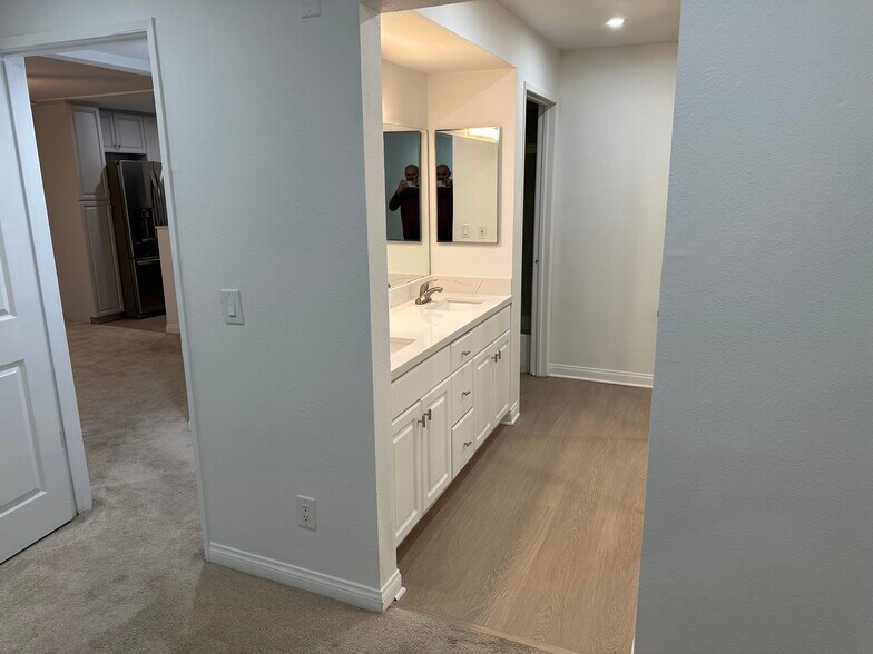 Master - dual vanity - 5515 Canoga Ave