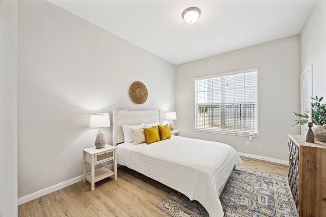 Building Photo - Cadia at Lago Mar