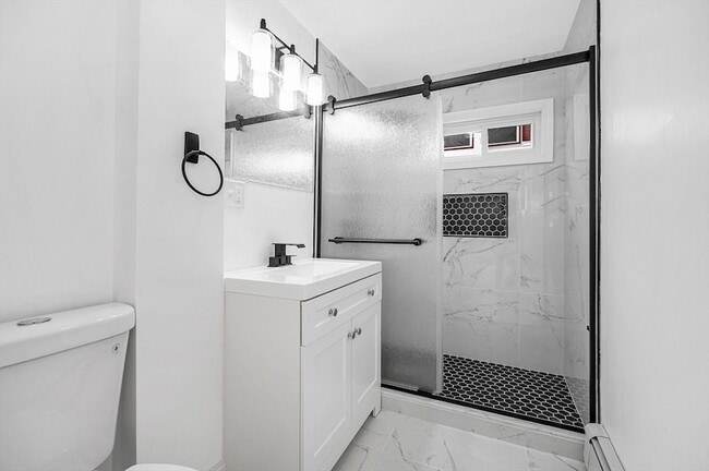 Building Photo - 220 Concord St