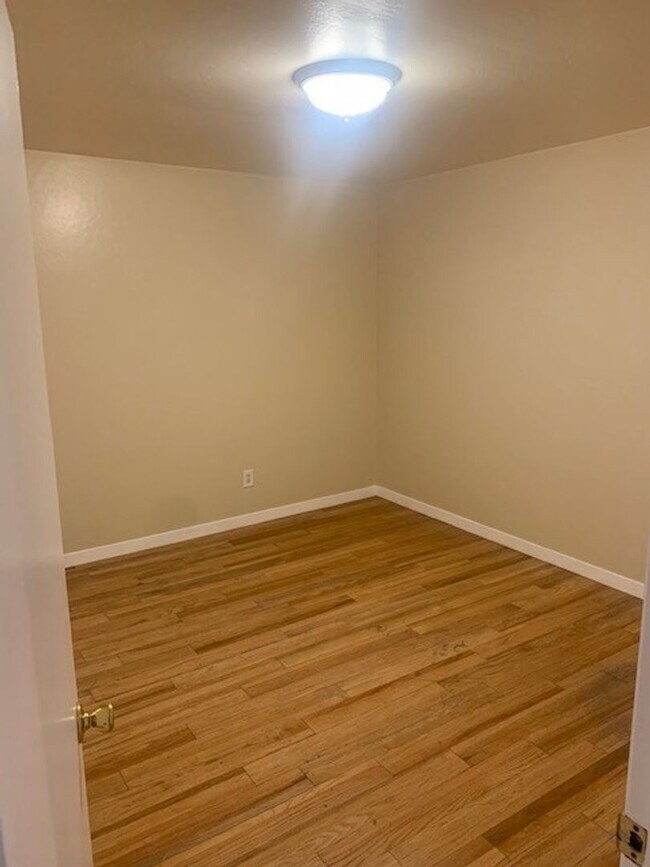 Building Photo - 3 br, 2 bath House - 1318 TOPAZ WAY