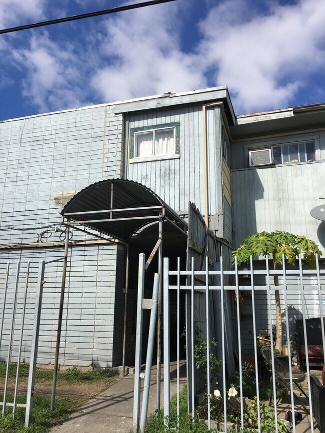 Building Photo - 7939 Sarita St