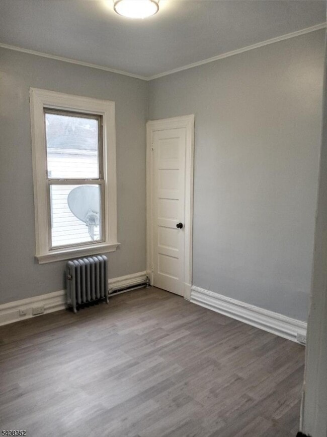 Building Photo - 32 Vreeland Ave