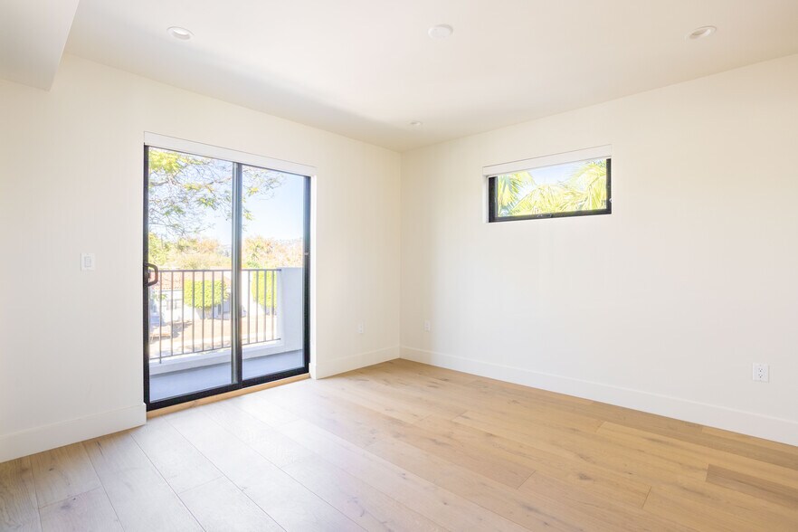 Building Photo - 456 N Poinsettia Pl