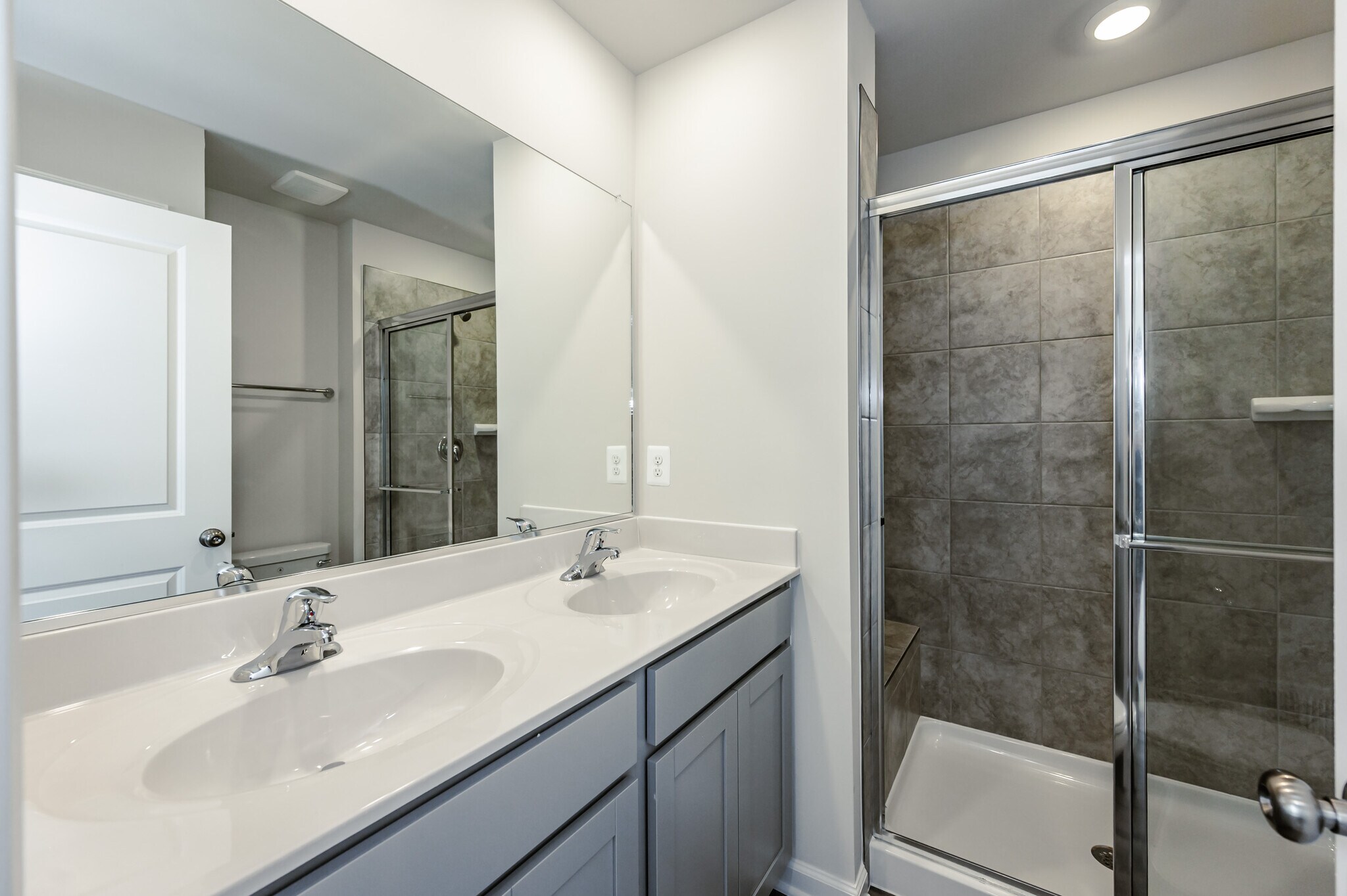 Building Photo - 8757 Whitman Dr