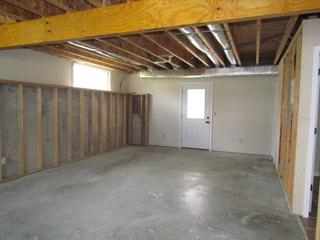 Building Photo - Available 6/14