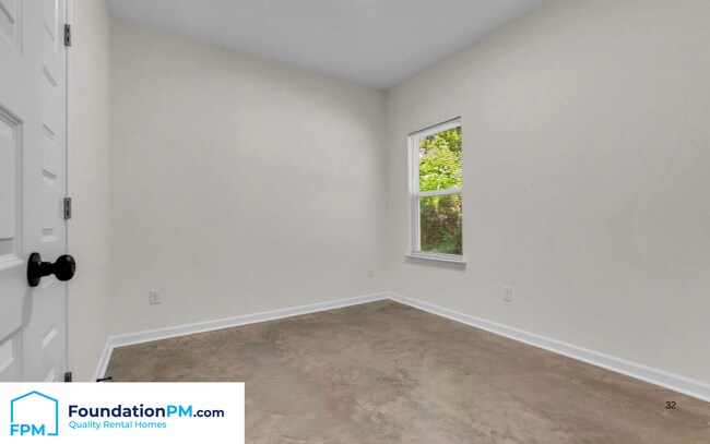 Building Photo - 1374 Dow Pl