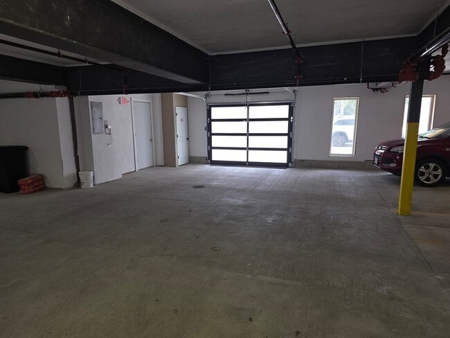Building Photo - 64 Tolman St