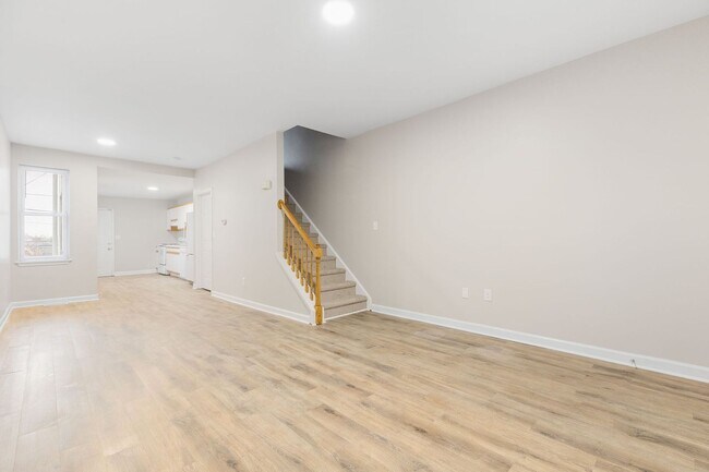 Building Photo - Pet Friendly 2 BR townhouse