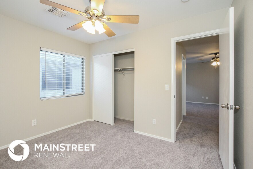 Building Photo - 2239 E Paraiso Dr