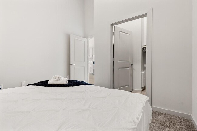 Building Photo - 5820 1/2 Cameron Road-SI FL1-ID1295731P