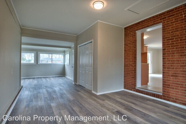 Building Photo - 3 br, 1.5 bath House - 2535 Hickory Grove Rd