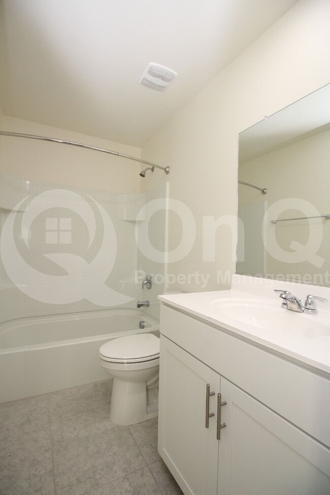 Building Photo - 36039 W Santa Monica Ave