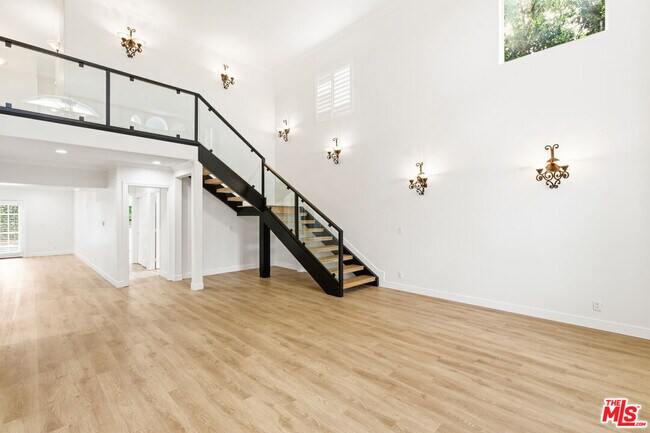 Building Photo - 23114 Mariano St