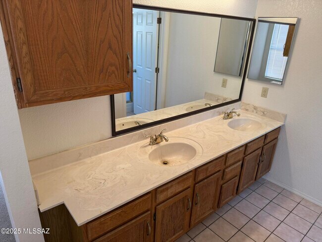 Building Photo - 4420 W Rockwood Dr