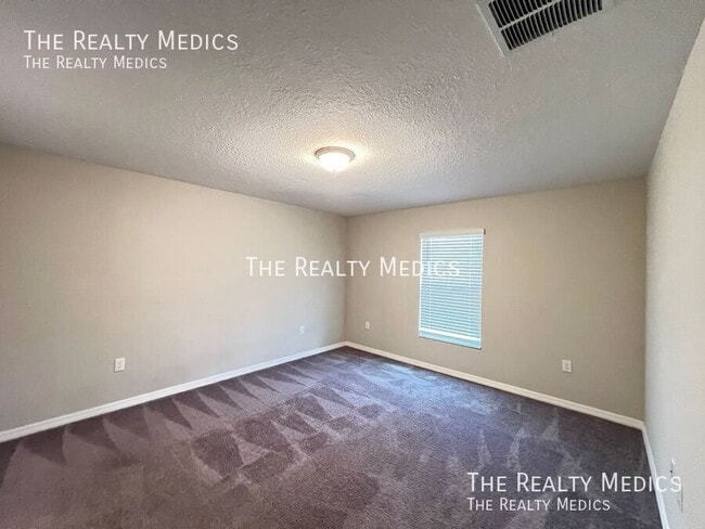 Building Photo - 13063 SW 43rd Ave Rd