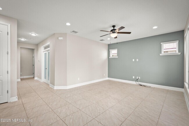 Building Photo - 99 Pondside Ln