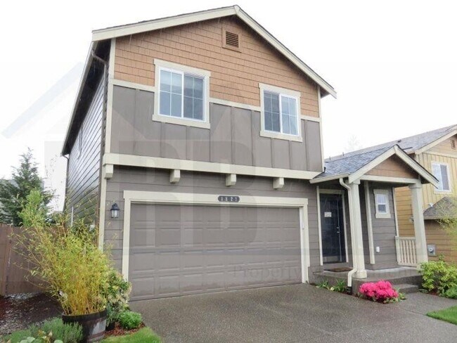Building Photo - Beautiful 4 Bedroom Home located in a Gate...
