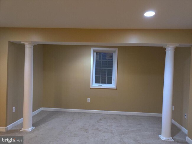 Building Photo - 8400 Hessian Hill Ct